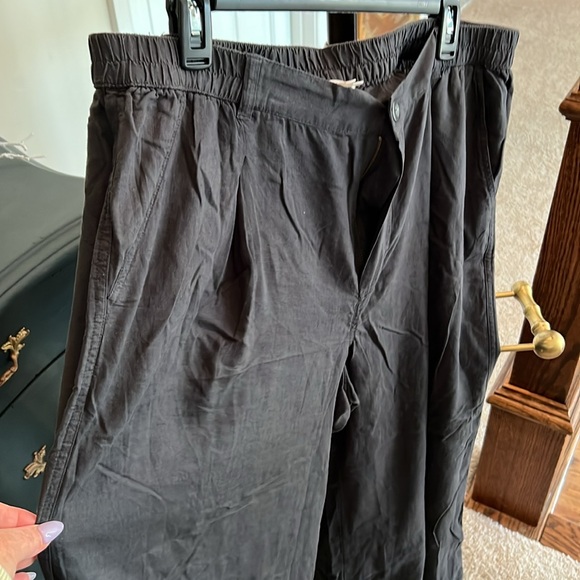 Aerie Smokey gray/ blackish linen Elastic Waist wide leg pants. - Picture 4 of 4